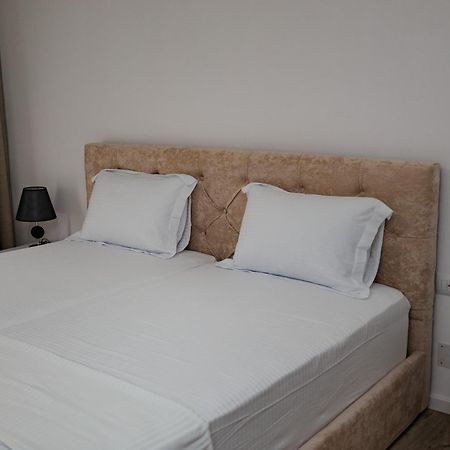 Riviera Hotel-City Center Vlore Ngoại thất bức ảnh