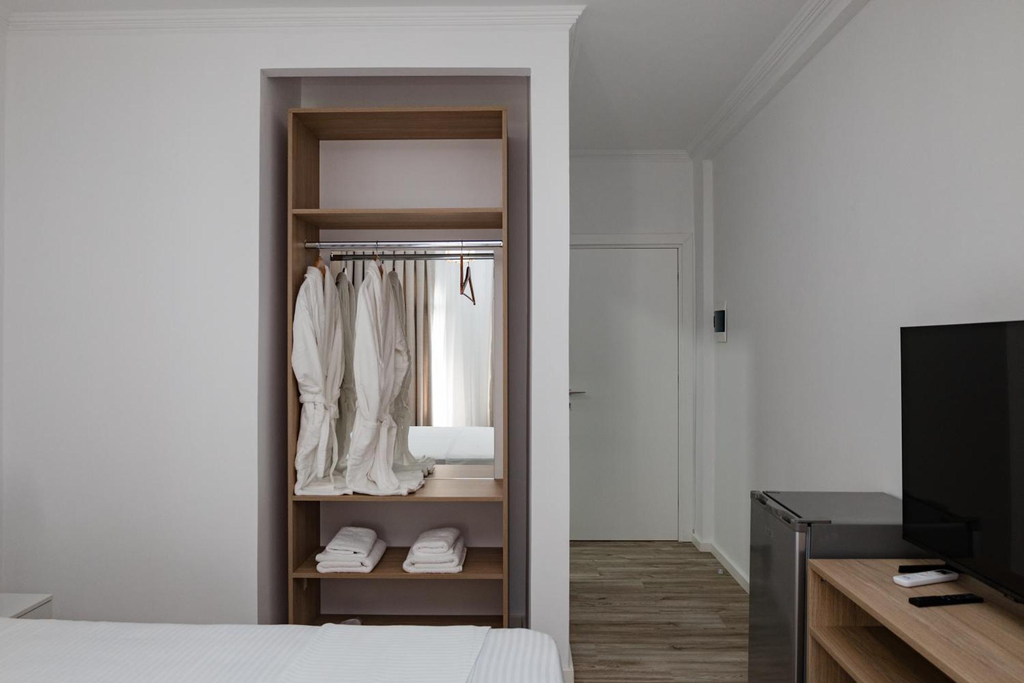 Riviera Hotel-City Center Vlore Ngoại thất bức ảnh