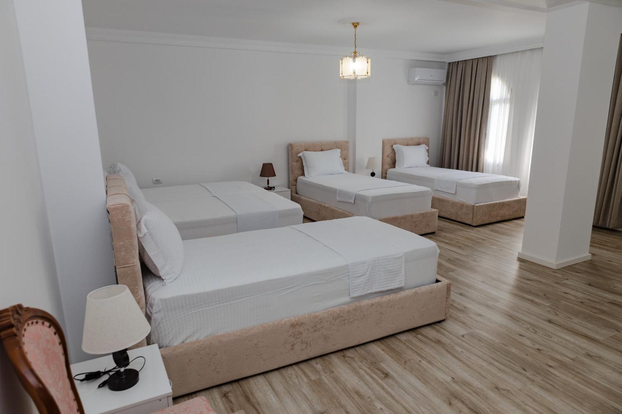 Riviera Hotel-City Center Vlore Ngoại thất bức ảnh