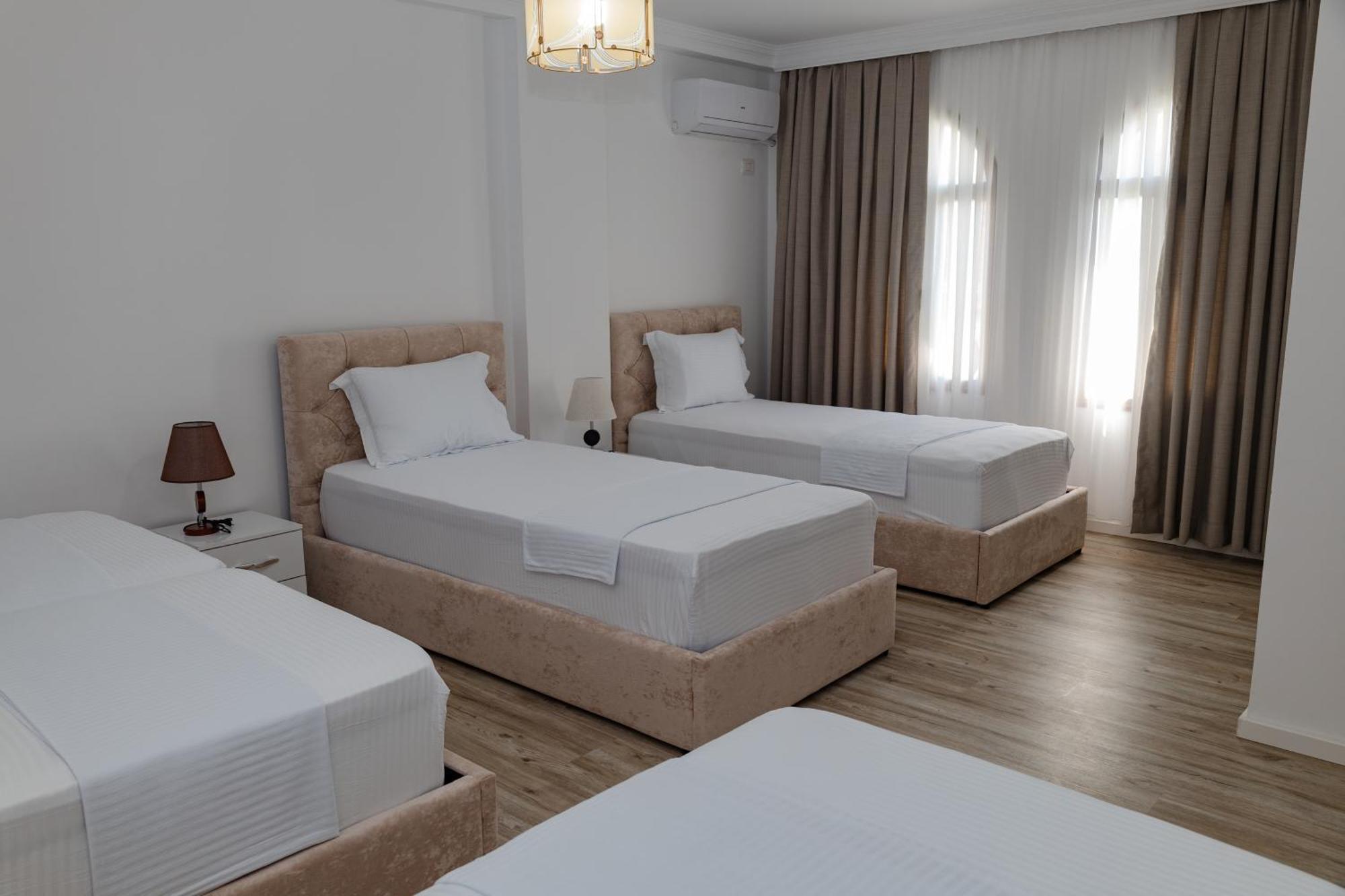 Riviera Hotel-City Center Vlore Ngoại thất bức ảnh