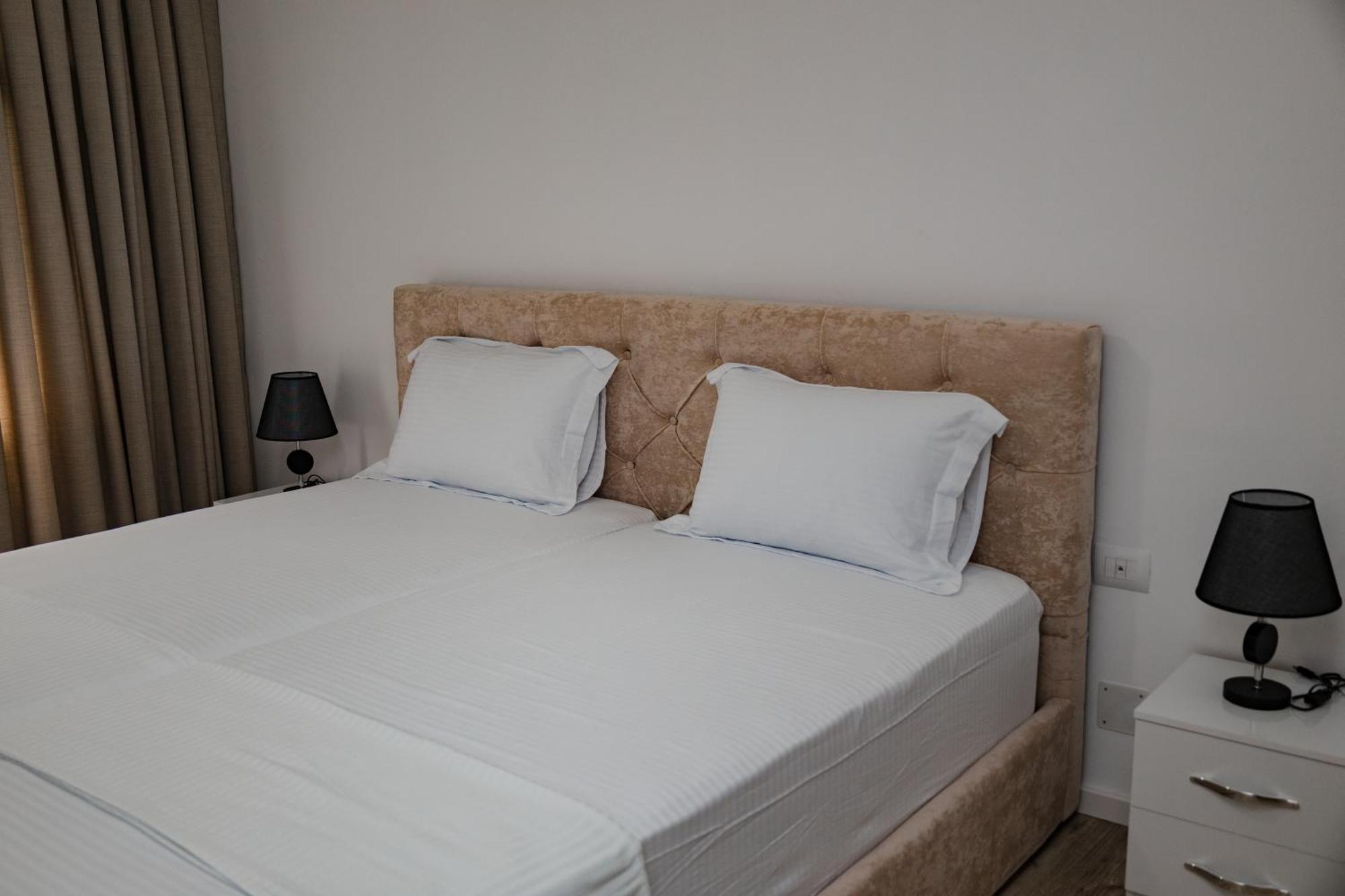 Riviera Hotel-City Center Vlore Ngoại thất bức ảnh