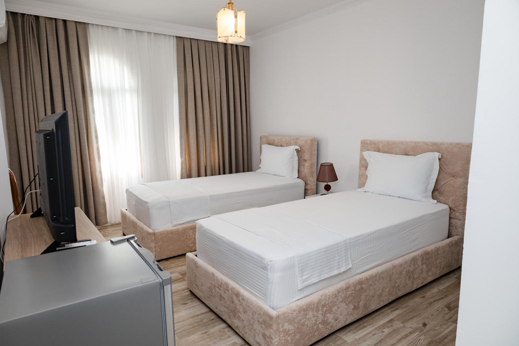 Riviera Hotel-City Center Vlore Ngoại thất bức ảnh