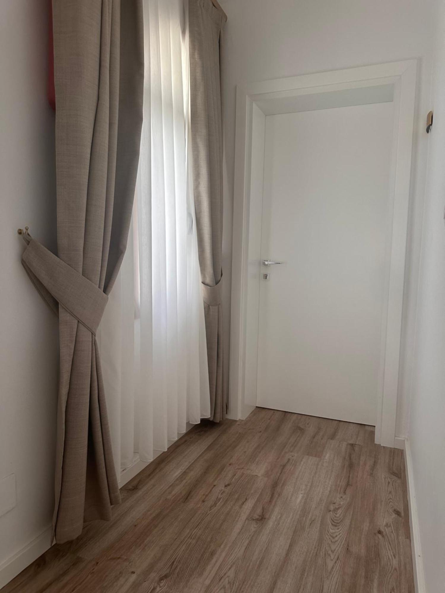 Riviera Hotel-City Center Vlore Ngoại thất bức ảnh